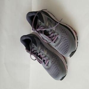 New Balance 840 Performance Running Shoes Sz 9.5